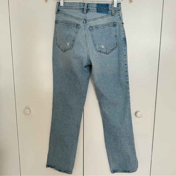 Abercrombie & Fitch Ultra High Rise 90s Straight Vent Hem Light Jean Size 26 2S - Picture 10 of 10